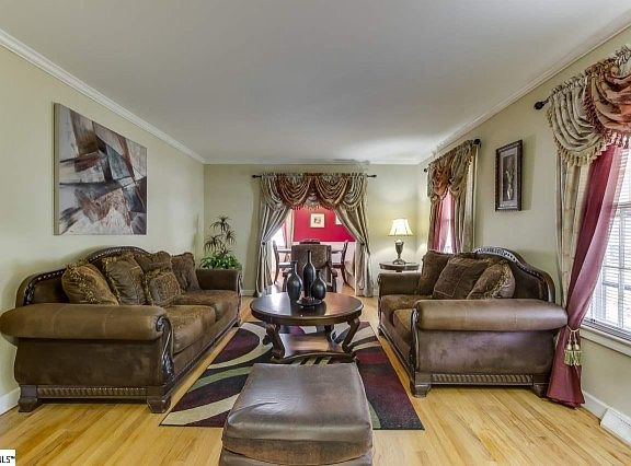 3rd image of 204 Imperial Dr
