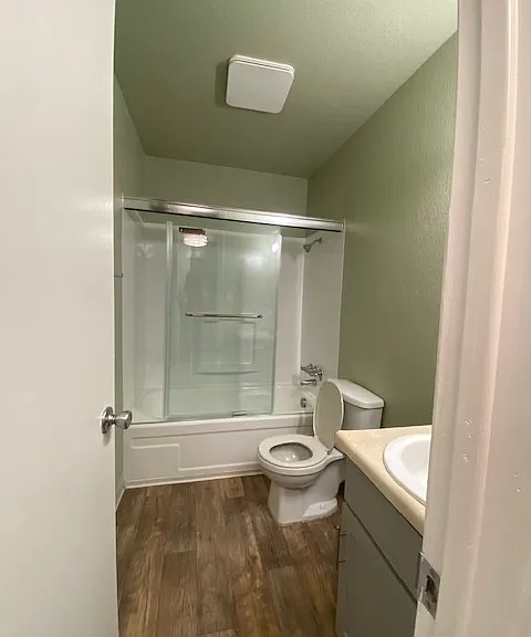 Lincoln Village Apartments — Photo 42