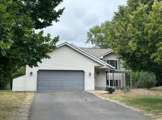9522 River Forest Dr, Monticello, MN 55362