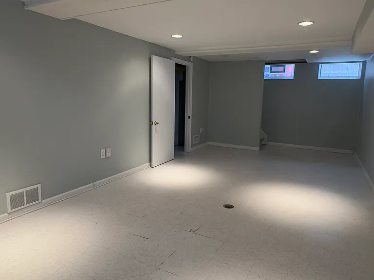 18270 Spring Ct S — Photo 11