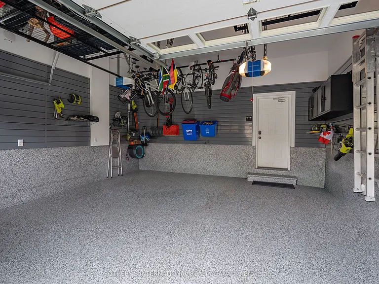 2432 Upper Valley Cres — Photo 48