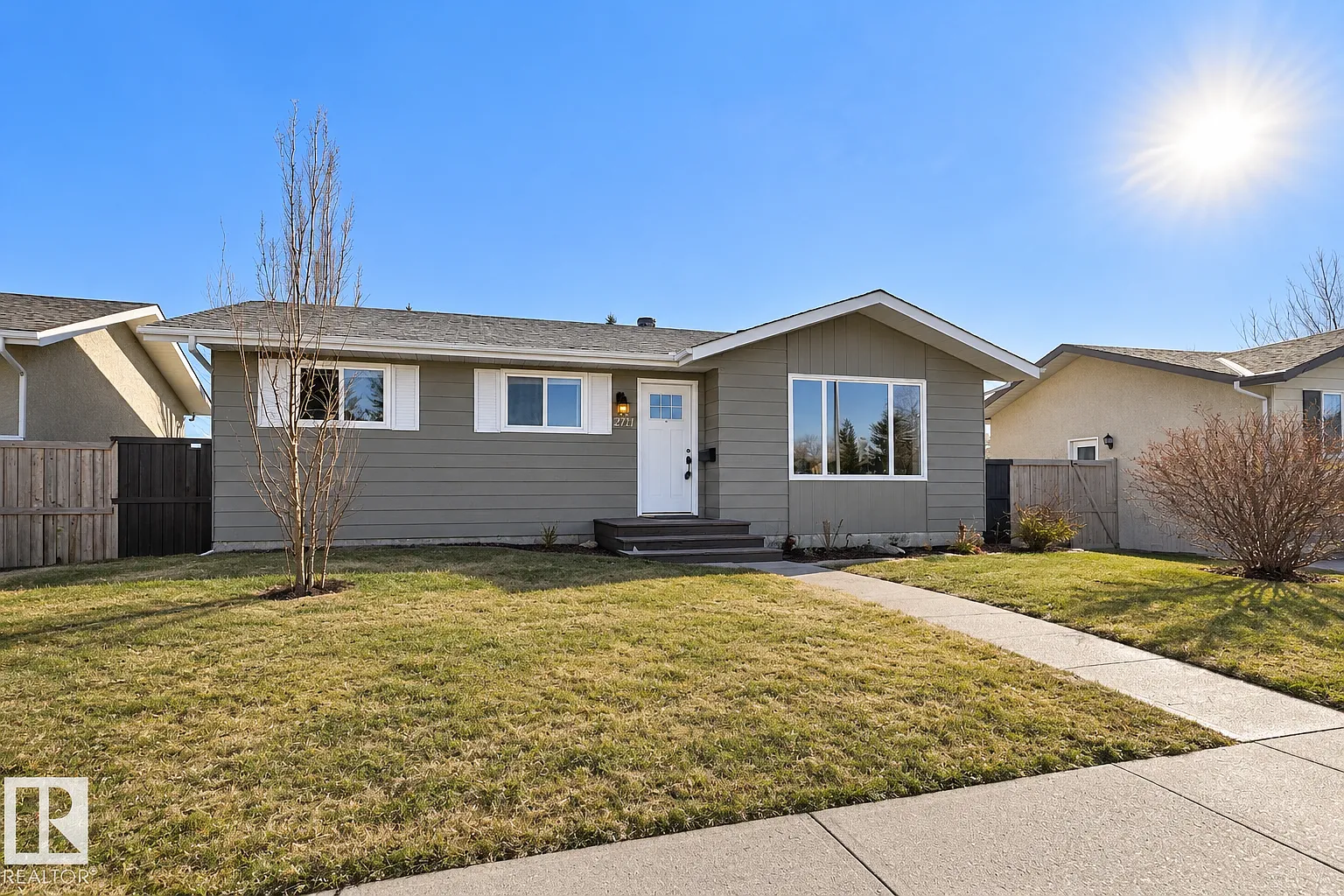3 Bed 1 Bath Upper Suite Fraser Edmonton — Photo 1
