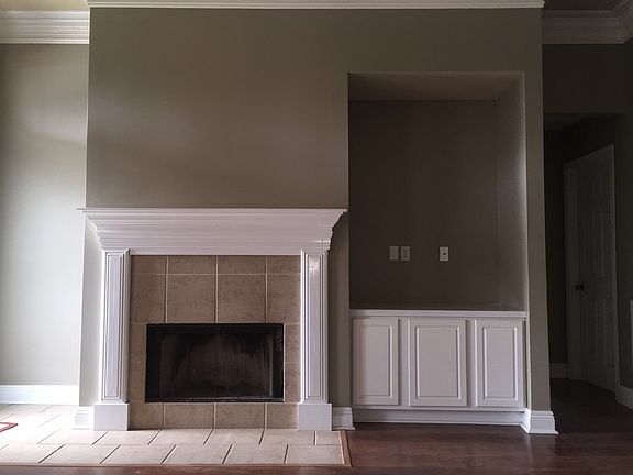 2nd image of 412 Crest Cir