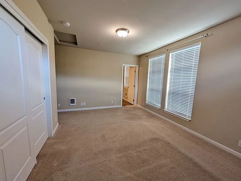 4401 Riverside Dr #G6 — Photo 6