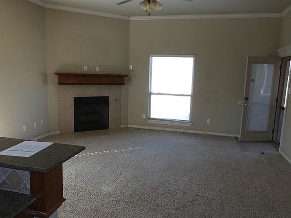 2nd image of 19 NE Summerwood Dr