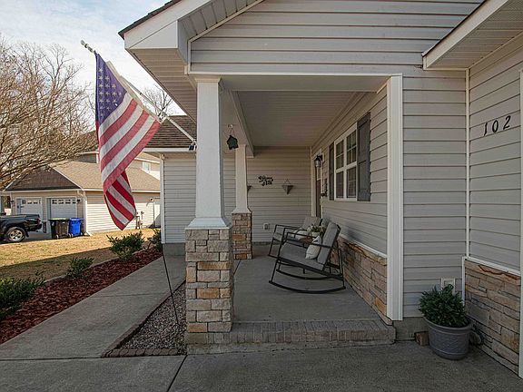 3rd image of 102 Berlin Ct