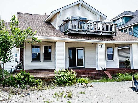 3rd image of 1524 E Ocean View Ave