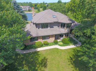 5N858 Dominion Dr, Saint Charles, IL 60175