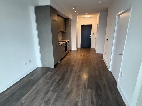 38 Honeycrisp Cres #1912, Vaughan, ON L4K 0M8