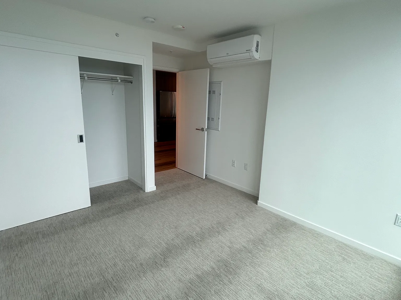 2 bed, 842 sqft, $4,125 — Photo 2