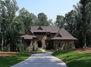 11718 Egrets Point Dr, Charlotte, NC 28278