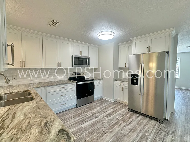 326 Washington Ave — Photo 5
