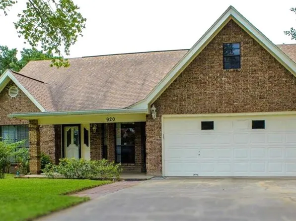 920 Greenlawn St, Mission, TX 78572