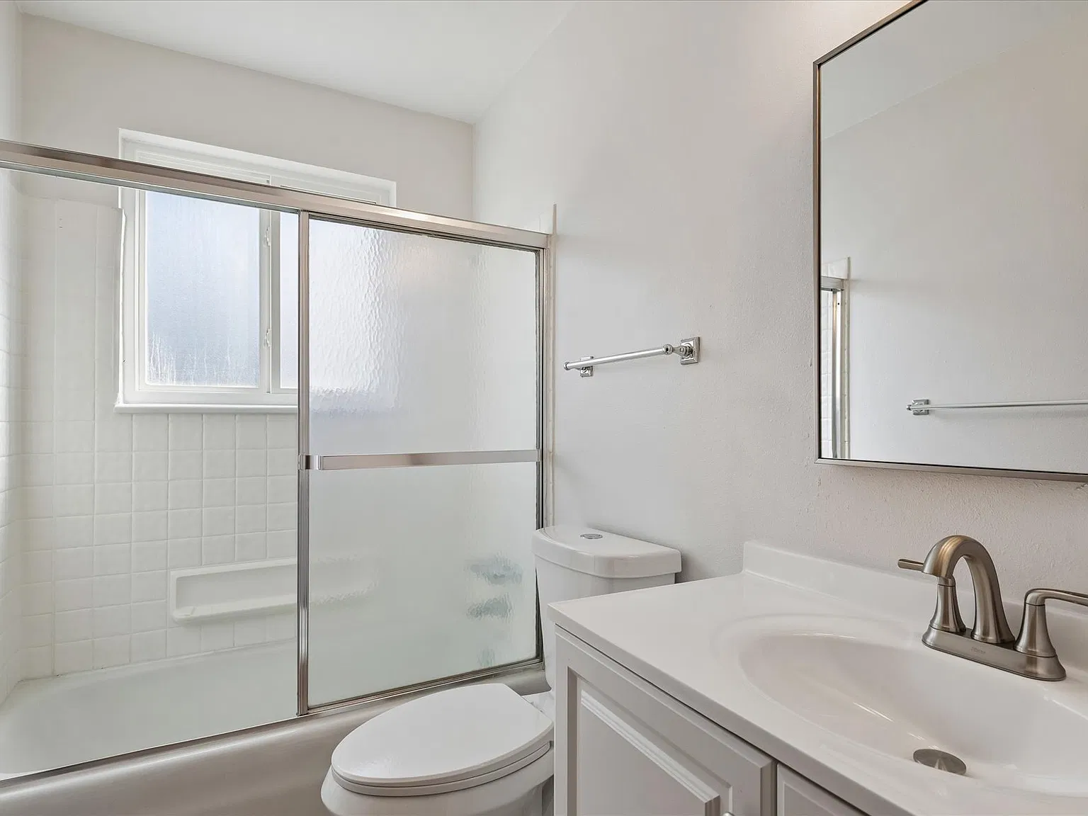 4 bed, 2200 sqft, $3,200 — Photo 3
