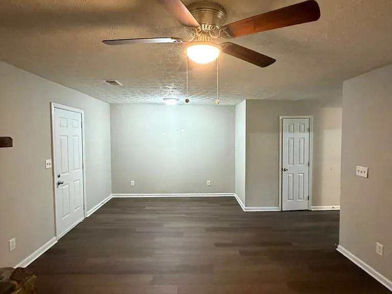 8513 Pineland Dr — Photo 5