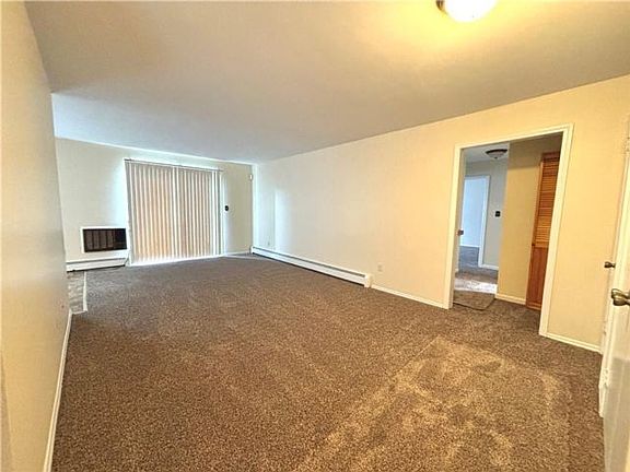 4th image of 100 Hillside Dr APT G5