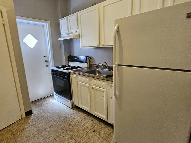 111 N Hermitage Ave #5 — Photo 5