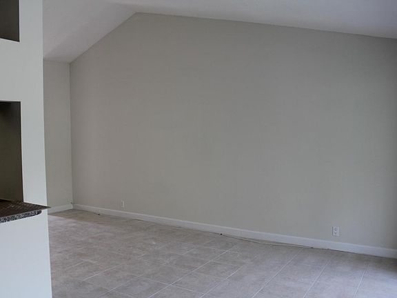 4th image of 1286 The Pointe Dr
