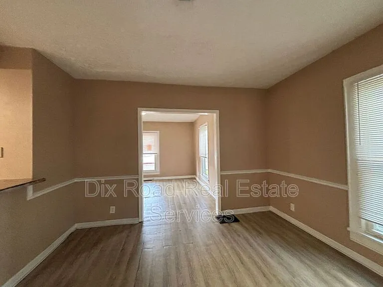 1903 Tytus Ave — Photo 8