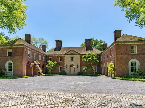 75 Post Road, Old Westbury, NY 11568