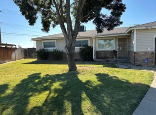 425 E Terrace Dr, Hanford, CA 93230