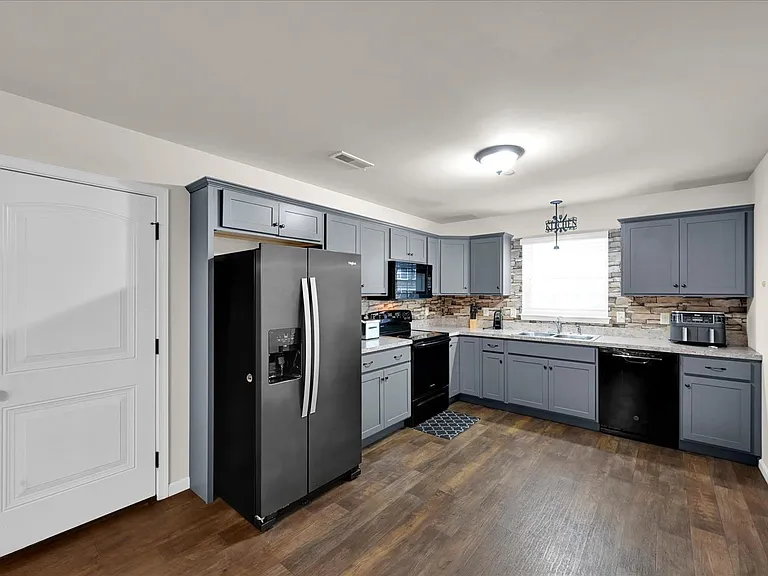 721 Farmwood Ln — Photo 9