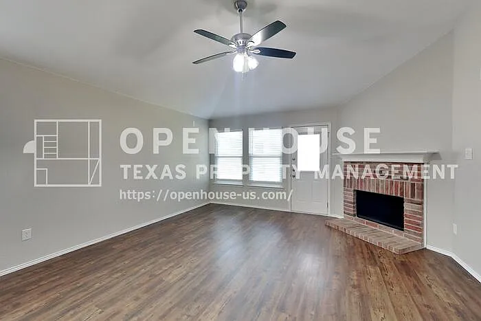 2901 Frontier Ln — Photo 3