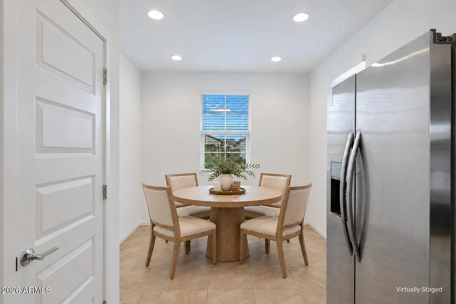 3 bed, 2.0 bath, 1400 sqft, $2,000 — Photo 4