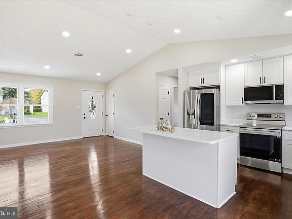 2nd image of 306 Tanager Dr