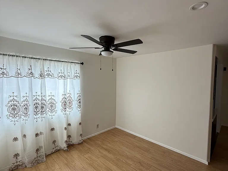 1350 Torrance Blvd #D — Photo 4
