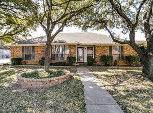 1000 Clemson Dr, Arlington, TX 76012