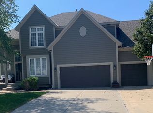 17724 S Roundtree Dr, Olathe, KS 66062