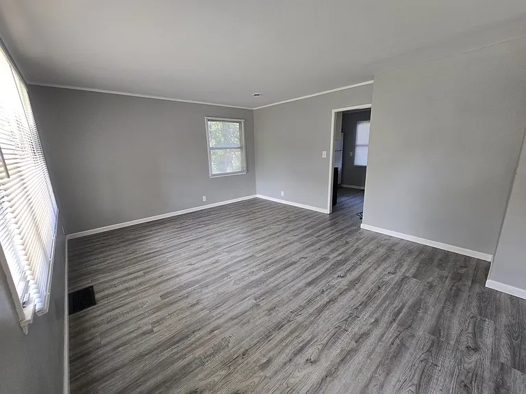 1737 E Bowman St — Photo 2