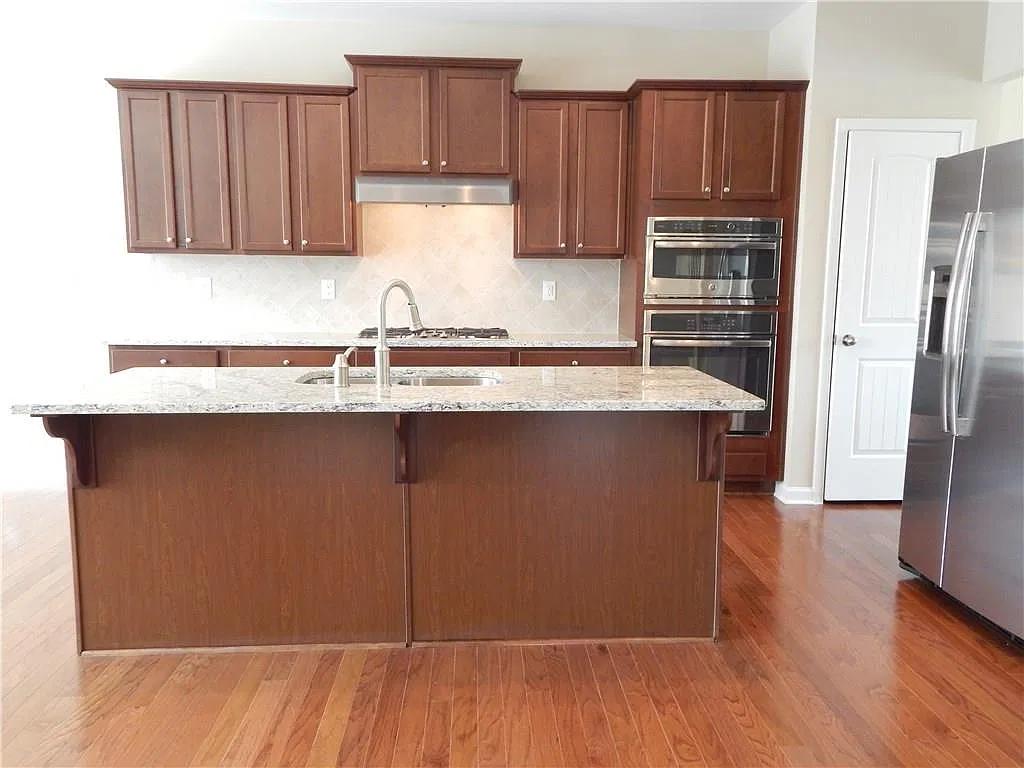 3 bed, 3.5 bath, 1748 sqft, $2,600 — Photo 3