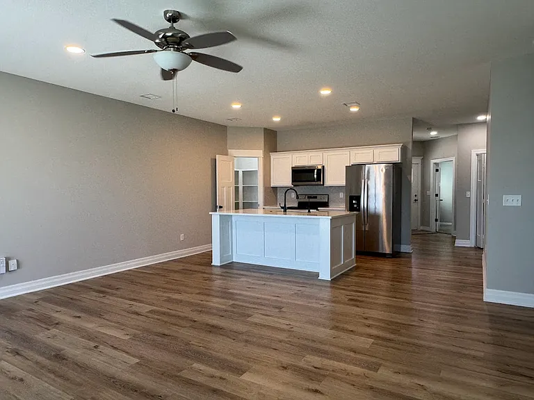 852 N Cloverleaf St #852 — Photo 5
