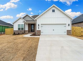 1904 Edwards St, Pea Ridge, AR 72751