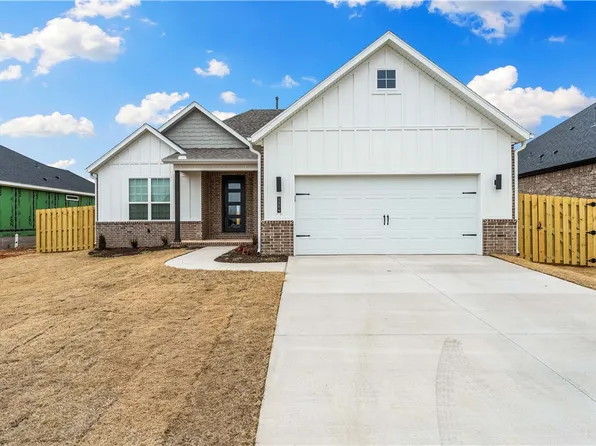 1904 Edwards St, Pea Ridge, AR 72751