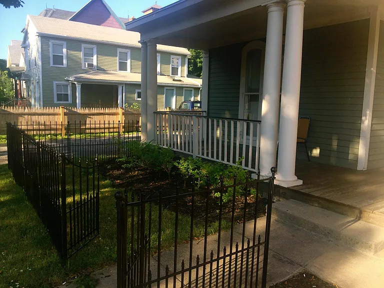 394 Alexander St — Photo 2