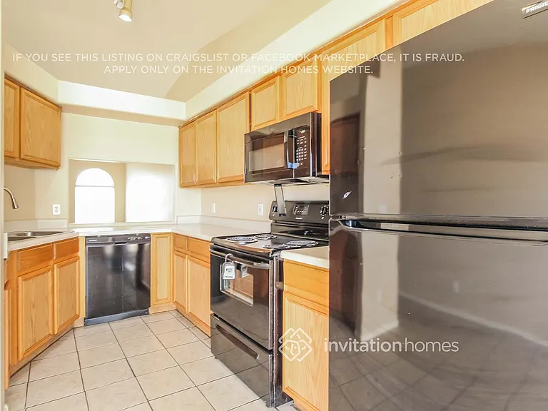 5703 N 67th Dr — Photo 6