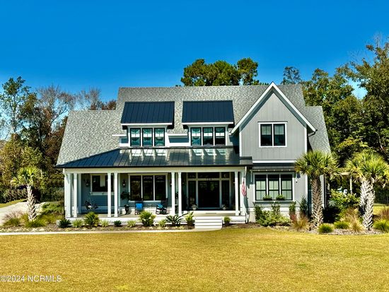 124 W Colonnade Drive, Hampstead, NC 28443