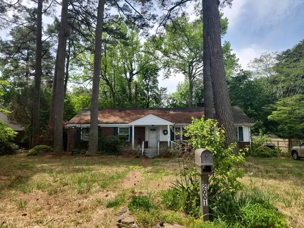 2001 Sterling Point Dr, Portsmouth, VA 23703