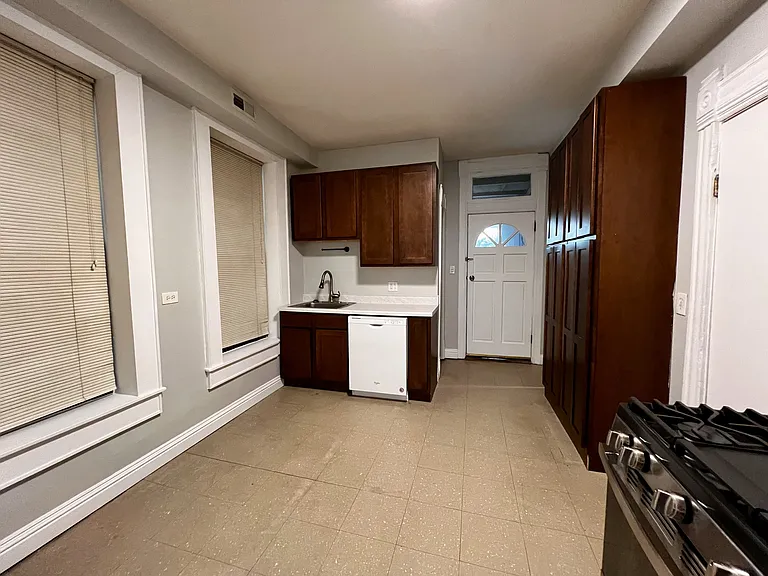 1811 W Cortland St #G-1 — Photo 9
