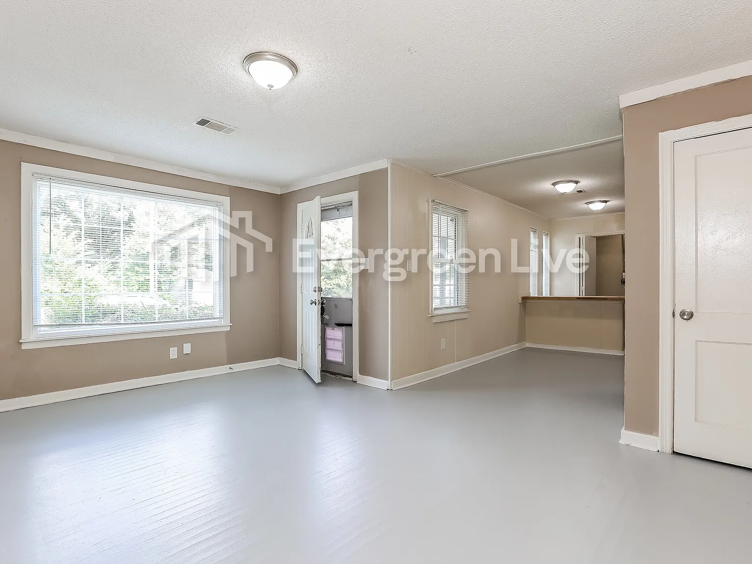 3 bed, 1.0 bath, 1024 sqft, $995 — Photo 3