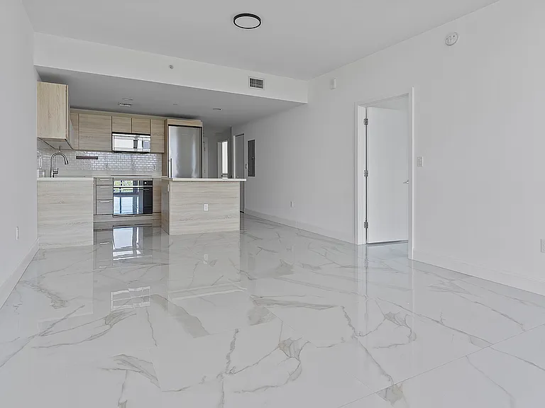 16385 Biscayne Blvd #717 — Photo 37