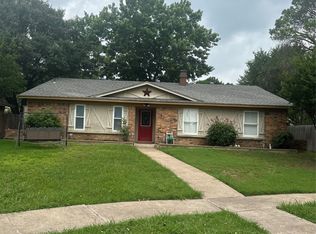 936 Meadowdale Cir, Garland, TX 75043