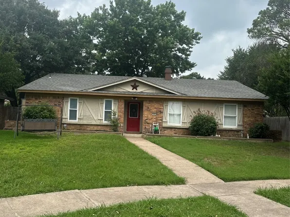 936 Meadowdale Cir, Garland, TX 75043