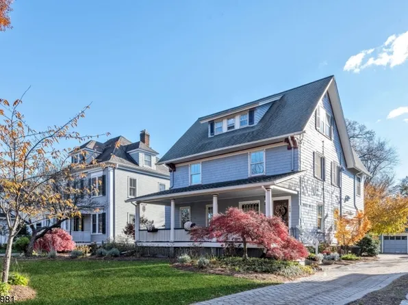 490 Hanks Ave, Ridgewood Village, NJ 07450