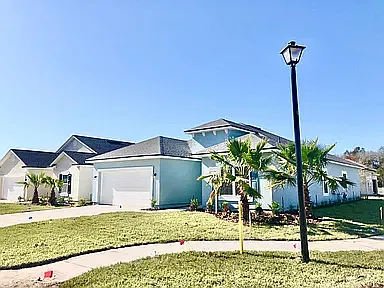 3 bed, 1718 sqft, $2,569 — Photo 3