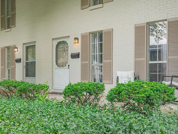 4th image of 4223 Greenway Dr