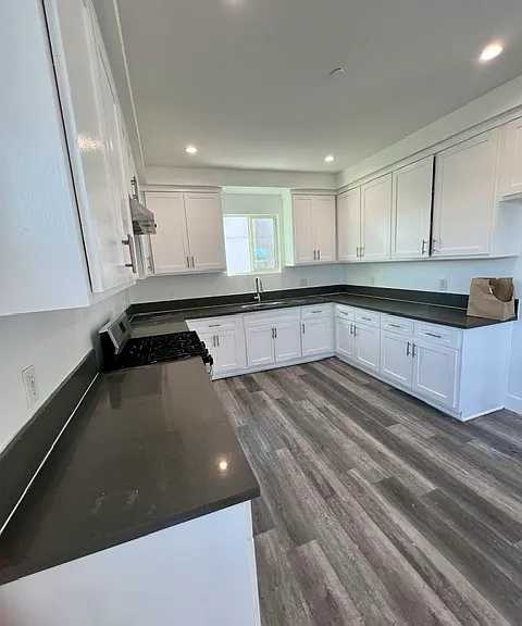 789 E 41st Pl — Photo 13